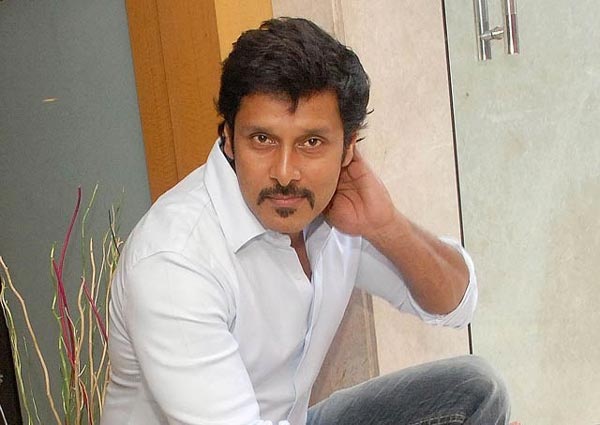 vikram,villain role,robo2 movie,sharukhan,rajanikanth  విలన్‌గా విక్రమ్‌..!